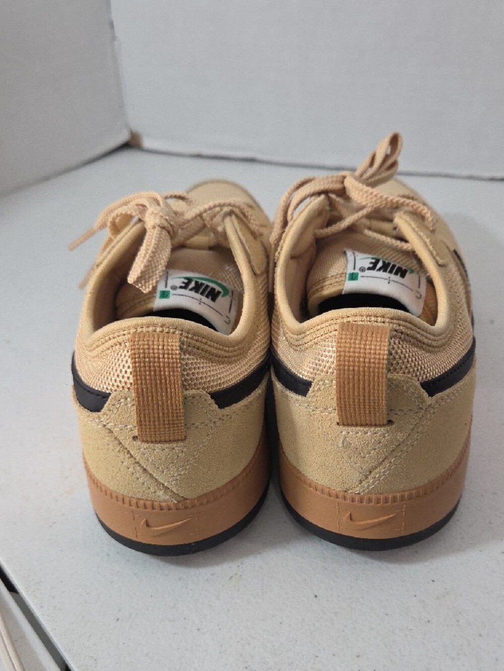Nike Boys Youth 6.5 Tan & Black Low-Top Sneakers - Picture 4 of 5